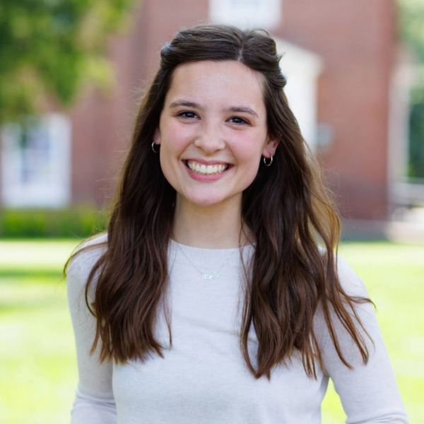 Anna Miller headshot
